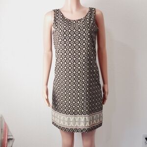 INTERI Sleeveless V-Back Shift Dress Size: M